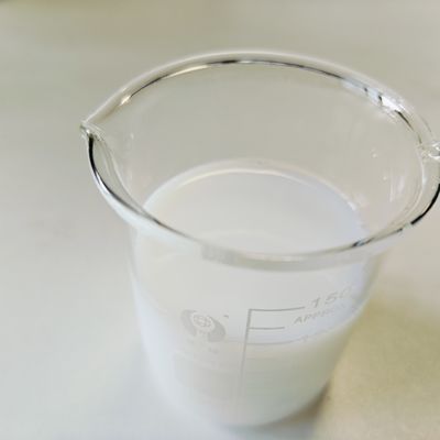Styrol / Acrylate Kopolymer Feuchtigkeitsspender Milchweißflüssiges Erscheinungsbild Modifikator für Gesichts- und Körperhautpflege