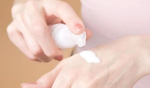 PEG-100 Stearat und Glycerylmonostearat Traditionelle Emulgatoren für alle Arten von O/W-Cremes