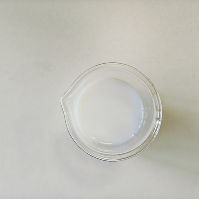 Wasserbasiertes Styrol / Acryl Emulsion Milchweiße Lotion und Creme Modifier mit Feuchtigkeits-/Bleichungseffekt