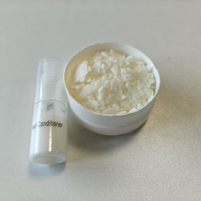 Superiorer kationischer Emulgator CAS 7651-02-7 Stearamidopropyldimethylamine für die Haarpflege